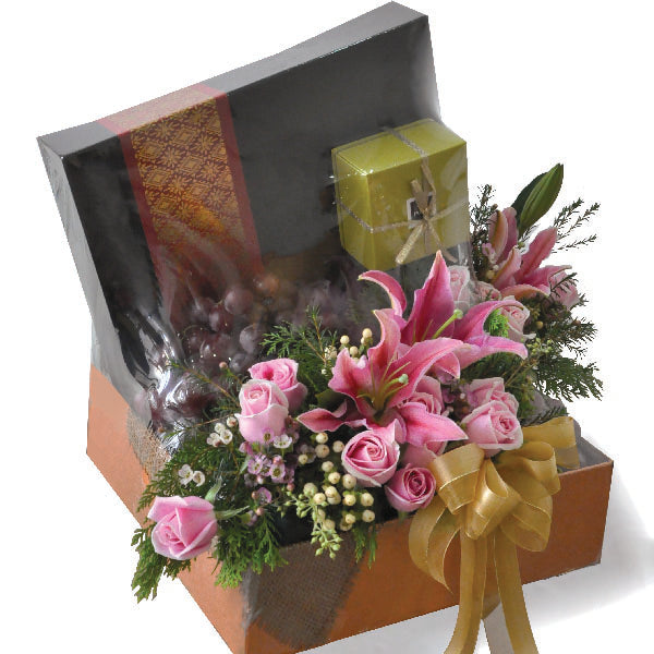 Muzaffer Gift - Patchi Chocolate, Kurma Adjwa & Fruits Flowers